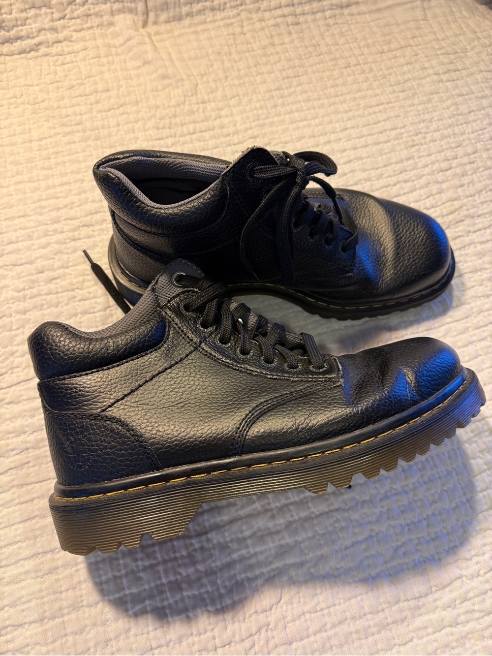 Dr. Martens Harrisfield Men's Black Leather Lace-Up Casual Boots. Size 9.